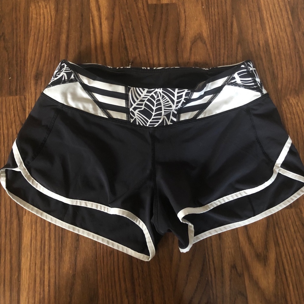 Lululemon black speed up shorts 6